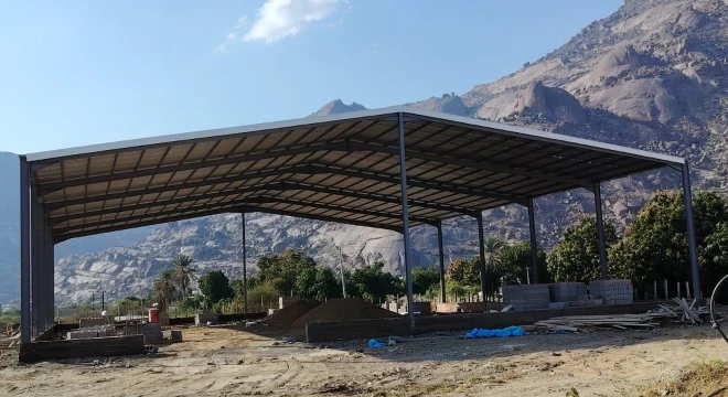 هناجر ومظلات زراعية في نجران